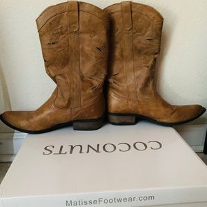 Tan cowgirl boots size 7.5